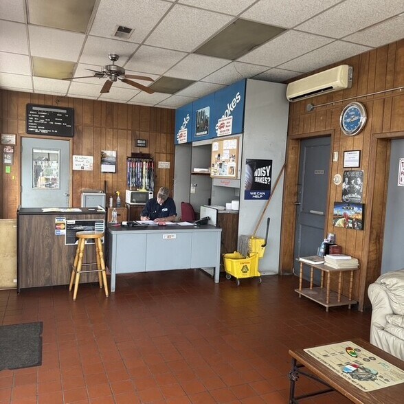 More Photos Of 434 Millwood Ave, Winchester Specialty For Sale