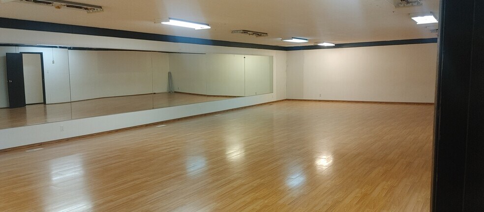 More Photos Of 10211 100th Ave, Fort Saskatchewan Health Club For Lease