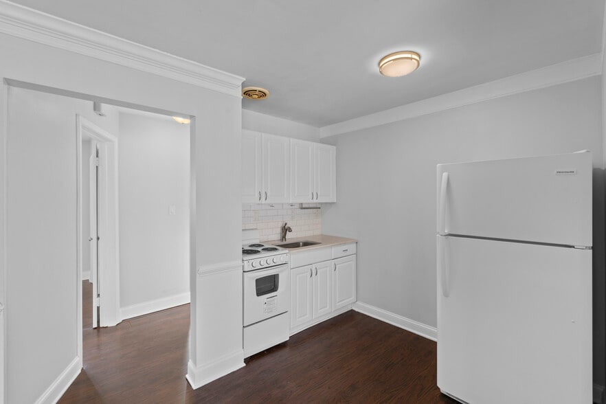 More Photos Of 3915 Devon Rd, Royal Oak Apartments For Sale