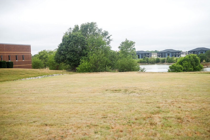 More Photos Of 2203 Summerlon Cir, Dodge City Healthcare For Sale