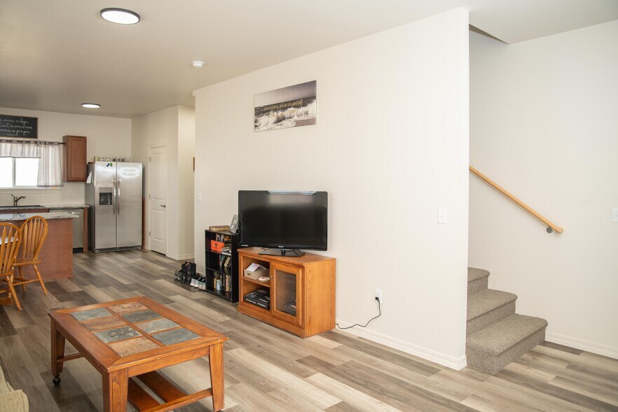 More Photos Of 708-724 Cedar Creek Ave, Montrose Apartments For Sale