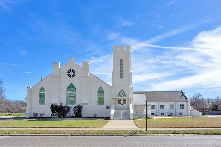 Primary Photo Of 224 S 9th St, Durant Religious Facility For Sale