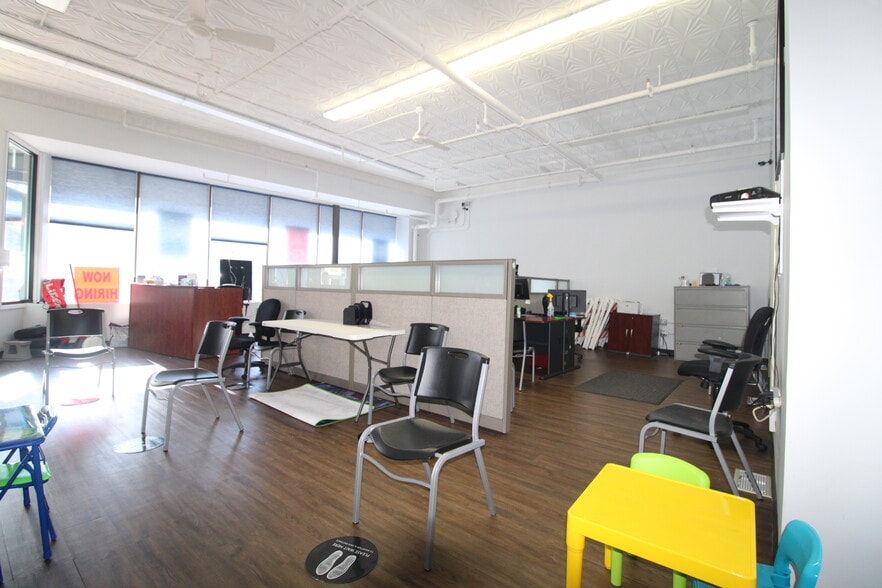 More Photos Of 483 Belmont Ave, Springfield Freestanding For Lease