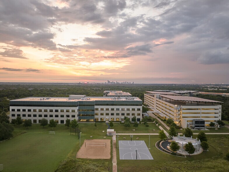 More Photos Of 5707 Southwest Pky, Austin Unknown For Lease