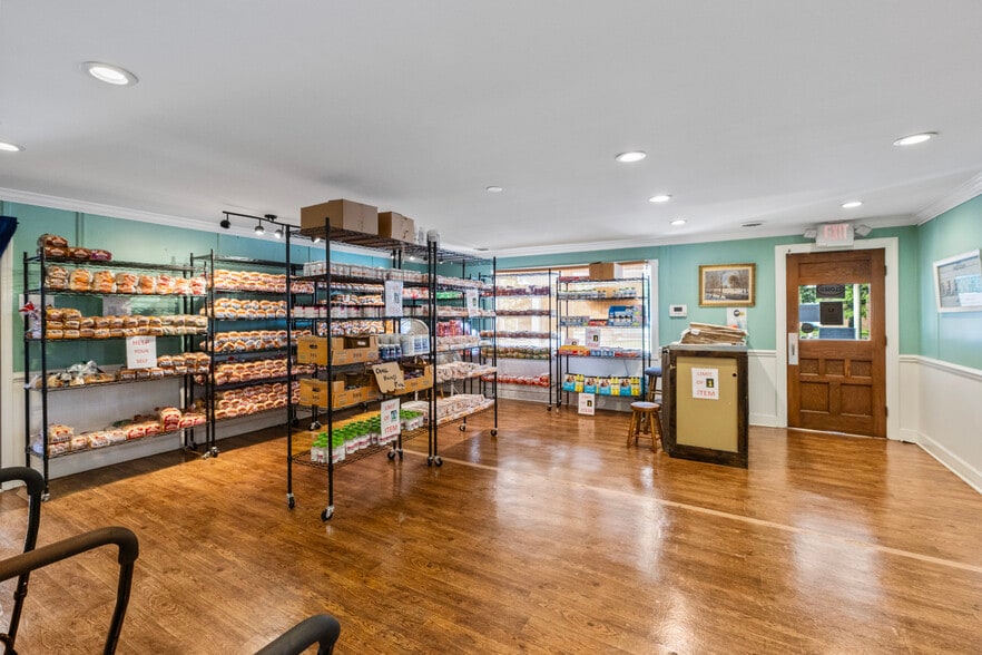 More Photos Of 712 River Rd, Washington Restaurant For Lease