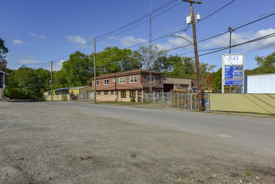 More Photos Of 77 N Market St, Nanticoke Distribution For Lease