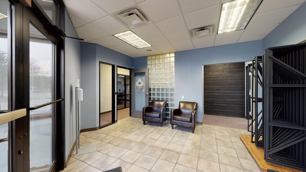 More Photos Of 3827 Promontory Point Dr, Austin Showroom For Sale