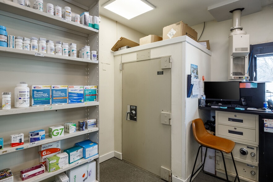 More Photos Of 2000 Snead Ave, Colonial Heights General Retail For Sale