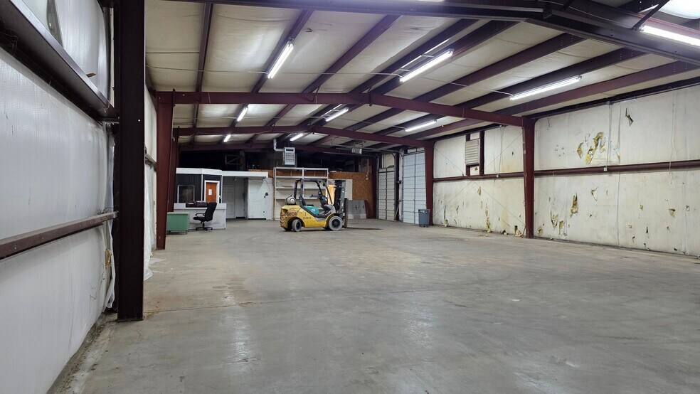 More Photos Of 3620 North Pky, Cumming Light Distribution For Lease