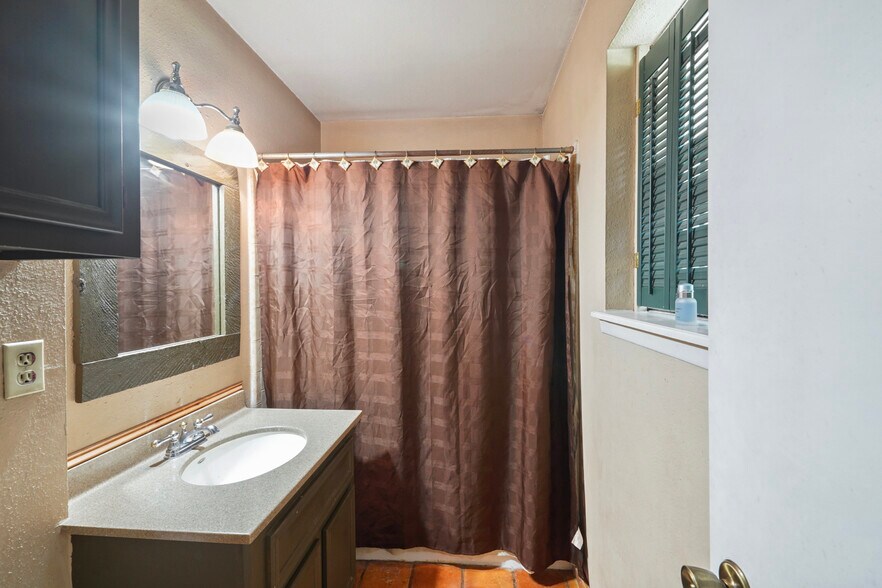 More Photos Of 19493 Keenan Cut Off Rd, Montgomery Office Residential For Sale