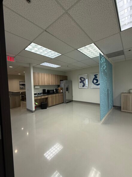 More Photos Of 4100 International Plz, Fort Worth Office For Lease