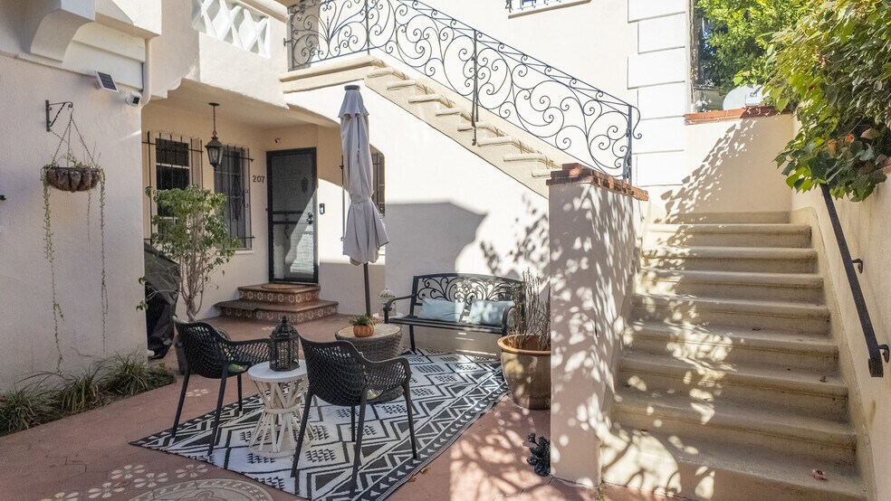 More Photos Of 205 S Reeves Dr, Beverly Hills Apartments For Sale