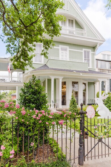 More Photos Of 2727 Saint Charles Ave, New Orleans General Retail For Sale