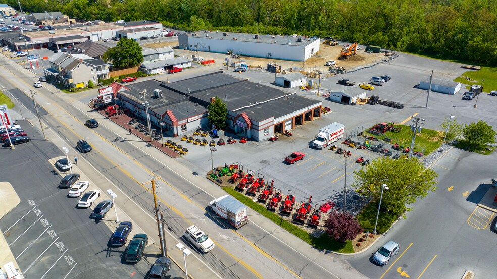 Primary Photo Of 2012 Cumberland St, Lebanon Freestanding For Sale