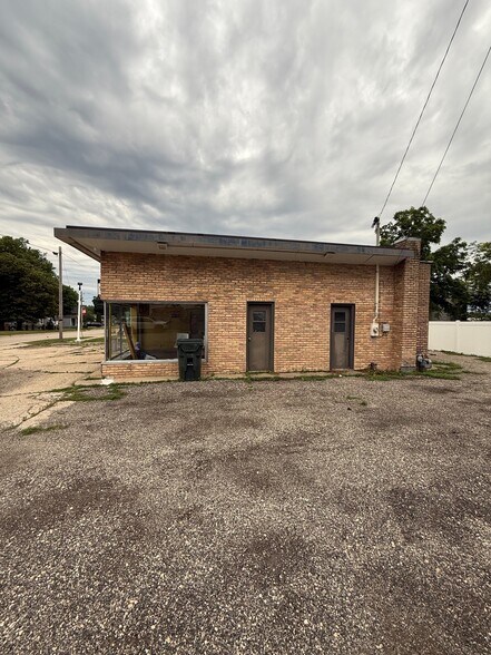 More Photos Of 117 E Roosevelt Rd, Stillman Valley Auto Repair For Lease