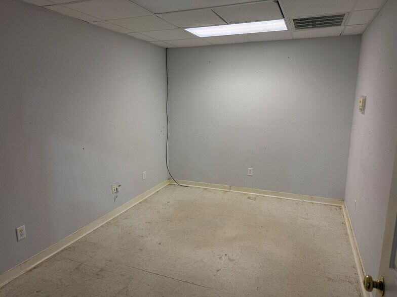 More Photos Of 1709 US-258, Tarboro Warehouse For Lease