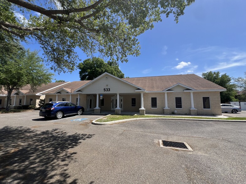 Primary Photo Of 533 Medical Oaks Ave, Brandon Medical For Lease