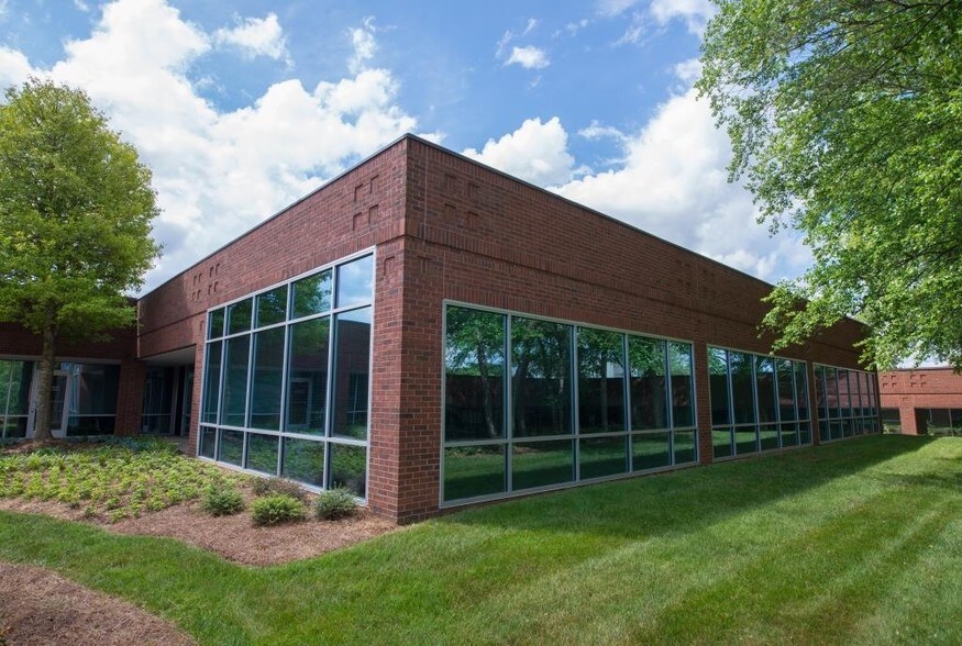 More Photos Of 8301 University Executive Park Dr, Charlotte Office For Lease