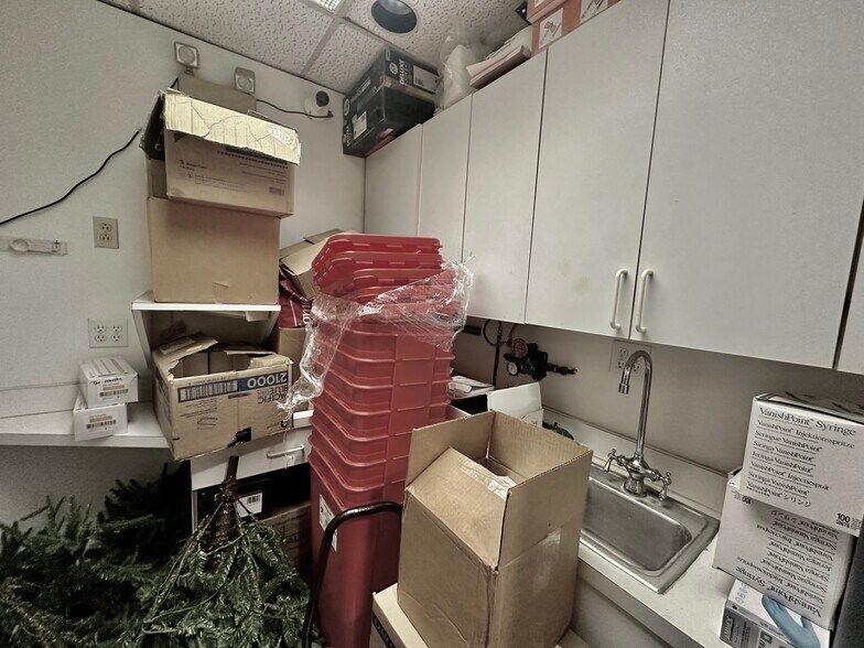 More Photos Of 40 E Putnam Ave, Cos Cob Medical For Lease