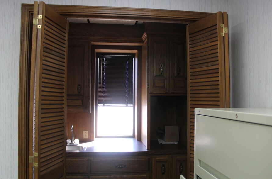 More Photos Of 4310 Oklahoma Ave, Woodward Distribution For Sale