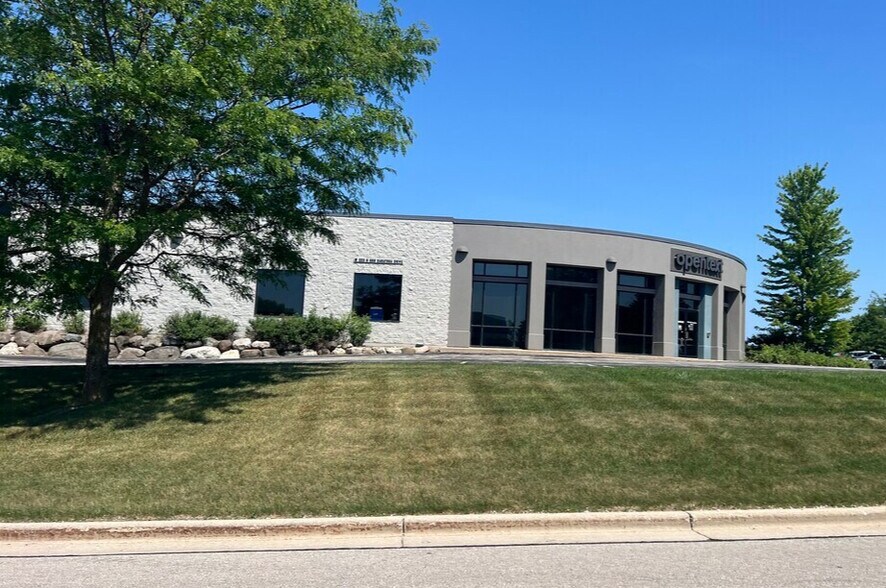 More Photos Of W223N608 Saratoga Dr, Waukesha Office For Sale
