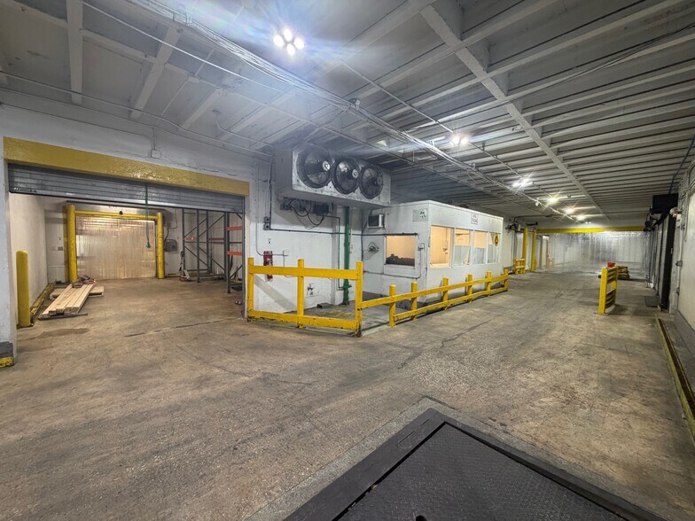 More Photos Of 501 NE 183 St, Miami Refrigeration Cold Storage For Lease