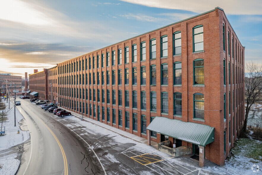 More Photos Of 90 Bridge St, Westbrook Office For Lease