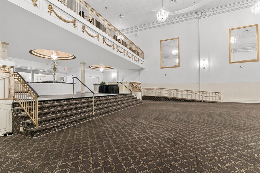 More Photos Of 138 E Market St, New Albany Lodge Meeting Hall For Sale