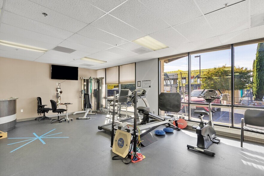 More Photos Of 15095 Amargosa Rd, Victorville Medical For Lease
