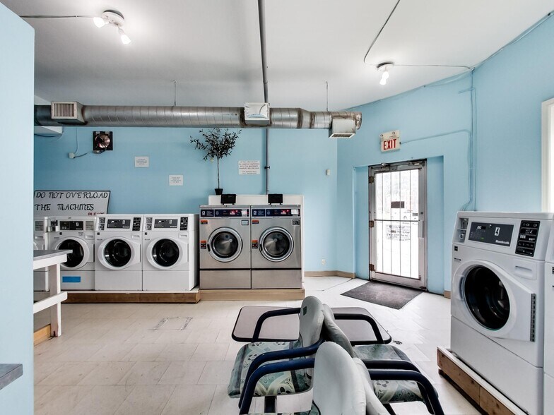 More Photos Of 443 Wentworth St N, Hamilton Storefront Retail Residential For Sale