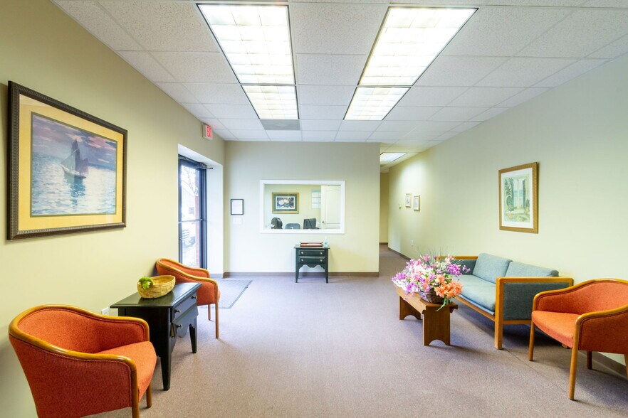 More Photos Of 94 E Crogan St, Lawrenceville Office For Lease