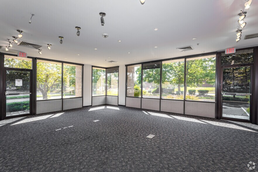 More Photos Of 4801 Forbes Blvd, Lanham Office For Sale