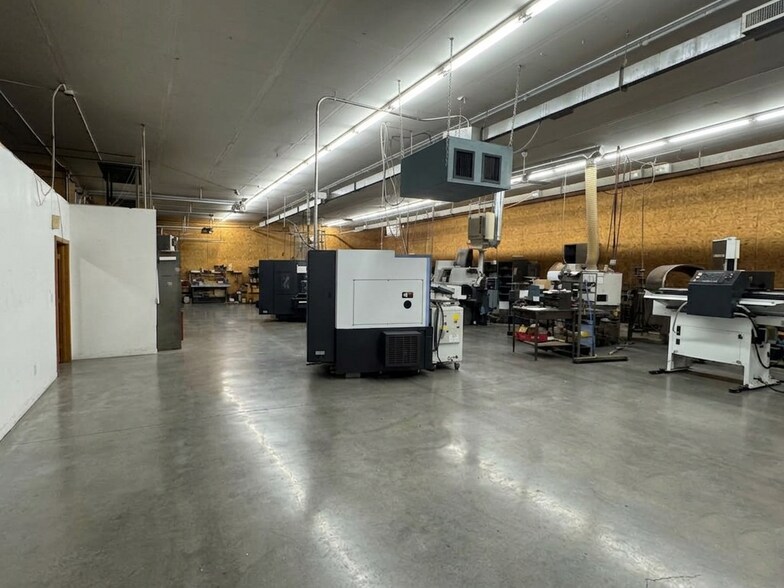 More Photos Of 9781 86th Ave N, Maple Grove Warehouse For Lease