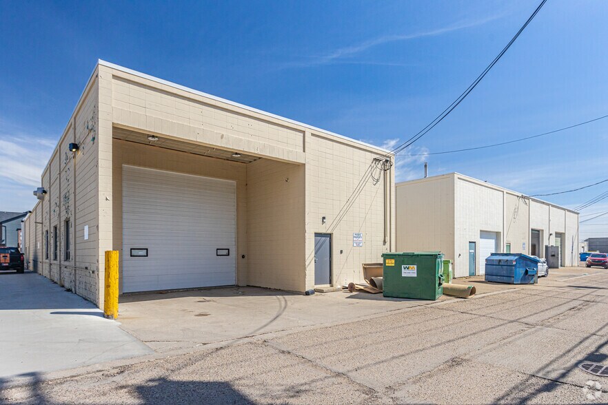 More Photos Of 20 Airport Rd NW, Edmonton Service For Lease