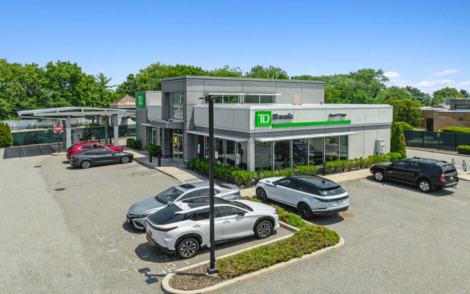 More Photos Of 391 Jericho Tpke, Jericho Bank For Lease