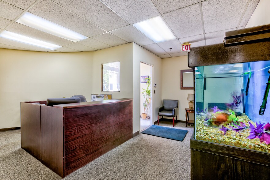 More Photos Of 110 Bi County Blvd, Farmingdale Light Distribution For Lease
