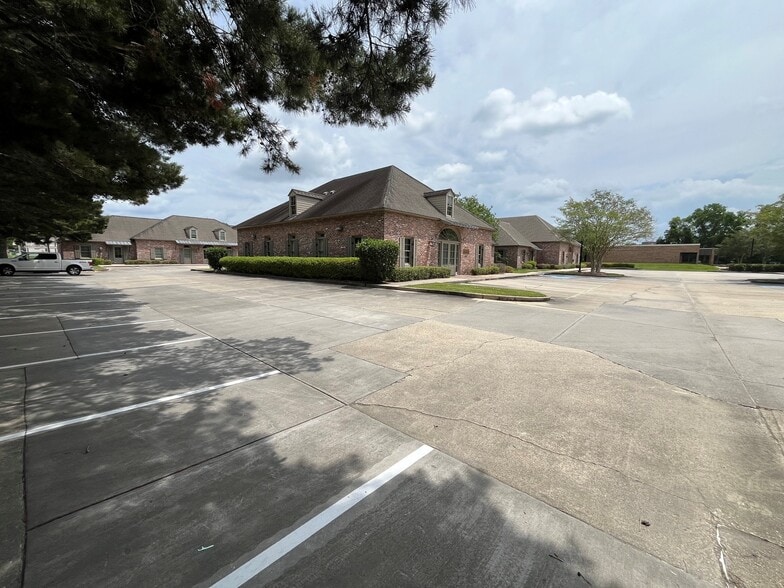 More Photos Of 2161 Quail Run, Baton Rouge Serviced Offices For Sale