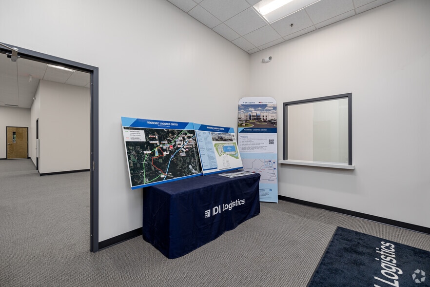 More Photos Of 7995 Bowen Road, Palmetto Distribution For Lease