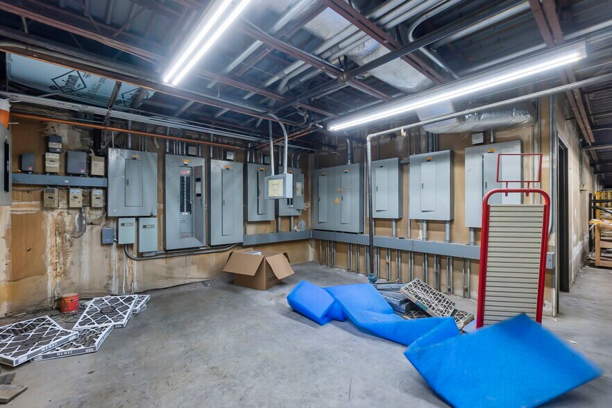 More Photos Of 121 S Sprigg St, Cape Girardeau Supermarket For Sale