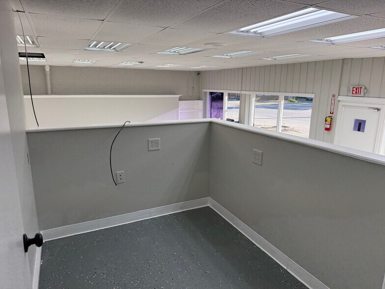 More Photos Of 14424 Morse St, Cedar Lake Storefront Retail Residential For Lease