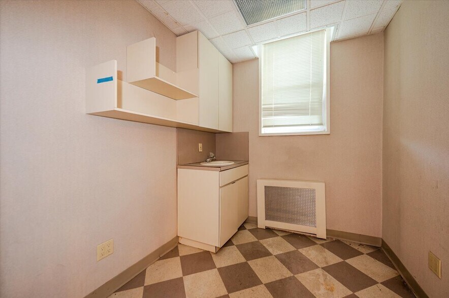 More Photos Of 195 N Village Ave, Rockville Centre Office For Sale