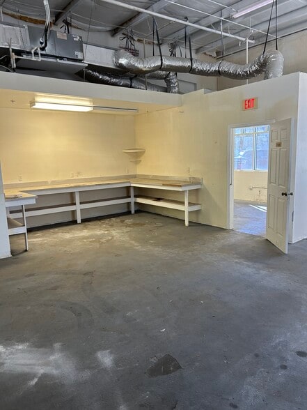 More Photos Of 28631 N Diesel Dr, Bonita Springs Light Manufacturing For Lease