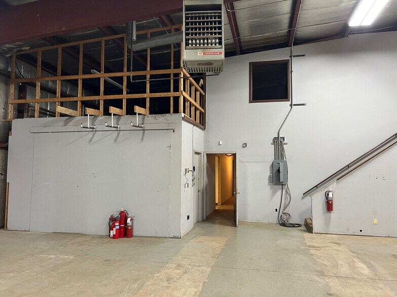 More Photos Of 1240 Stanford Dr, Kankakee Industrial For Sale