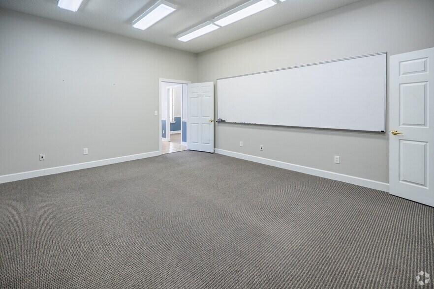 More Photos Of 9191 RG Skinner Pky, Jacksonville Office For Sale