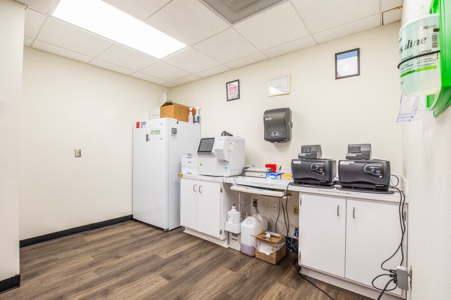 More Photos Of 1805 SE Lake Weir Ave, Ocala Medical For Sale