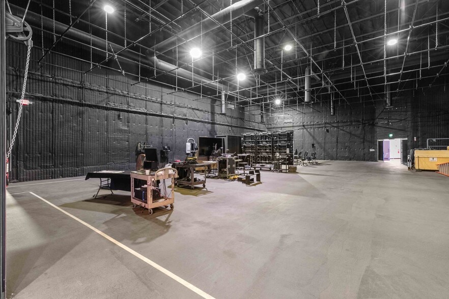 More Photos Of 2850 Ontario St, Burbank Warehouse For Lease