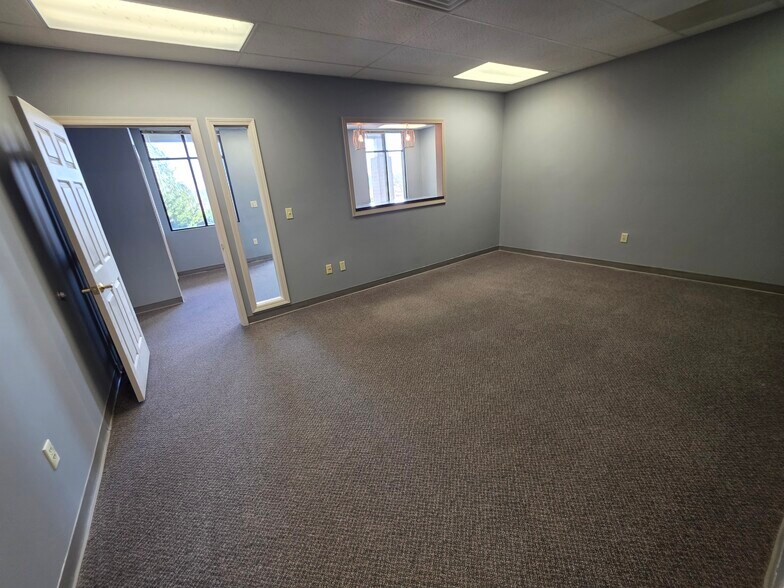 More Photos Of 21150 W Capitol Dr, Brookfield Loft Creative Space For Sale