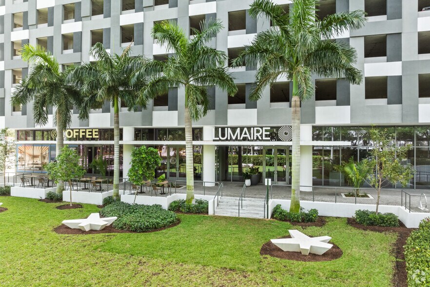 More Photos Of 201 Clearwater Dr, West Palm Beach Apartments For Lease