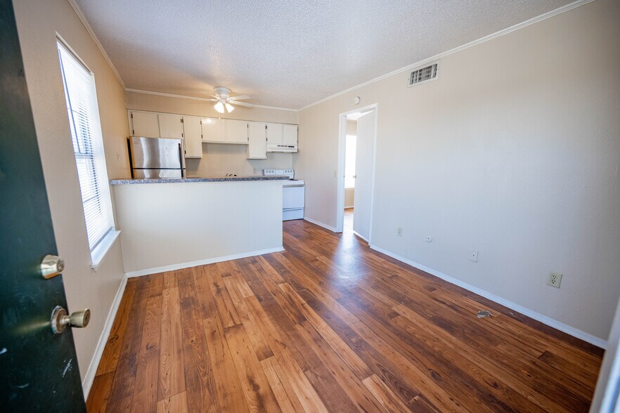 More Photos Of 5111 Interstate 35 N, Waco Apartments For Sale