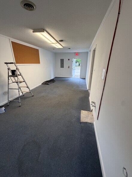 More Photos Of 914 White St E, Rock Hill Service For Lease